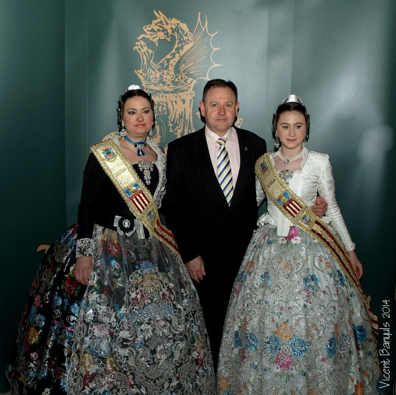 FOTO FALLERAS MAYORES Y ALCALDE 2014