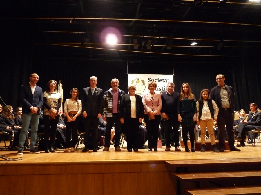Presidenta SAM i representants junta local falles