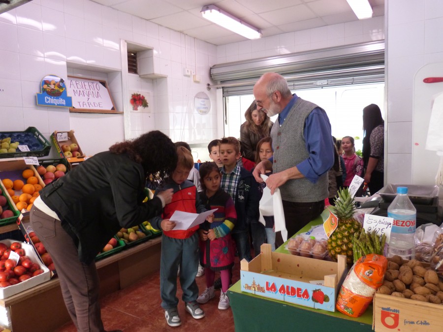 Visita infantil blasco al mercat (1)