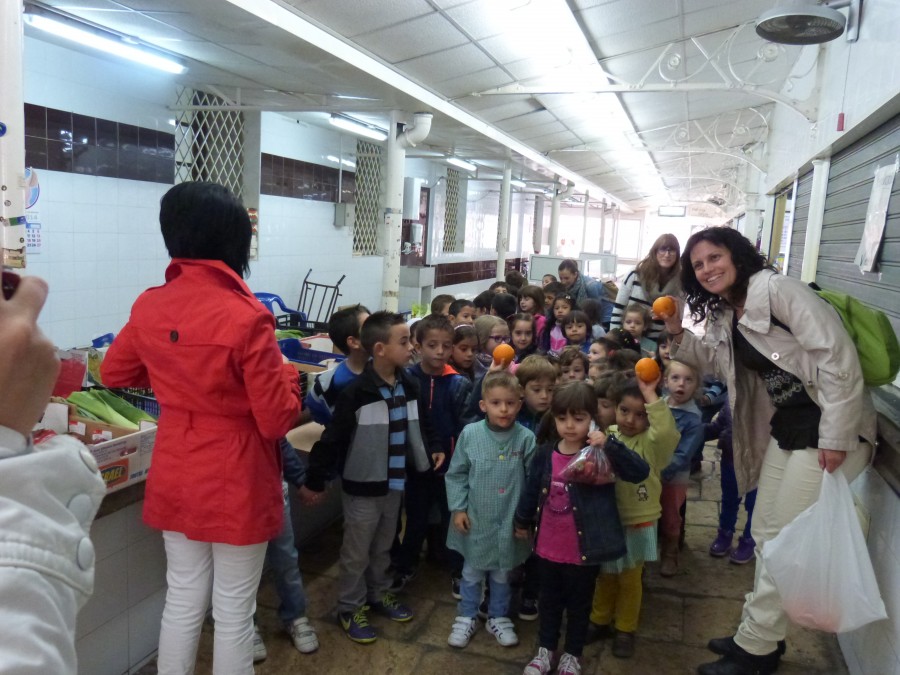 Visita infantil blasco al mercat (3)