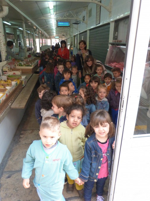 Visita infantil blasco al mercat (8)