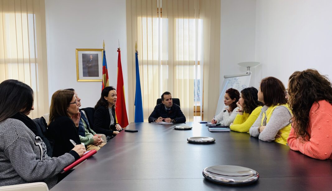 Reunión de los Servicios Sociales con el alcalde de Alberic
